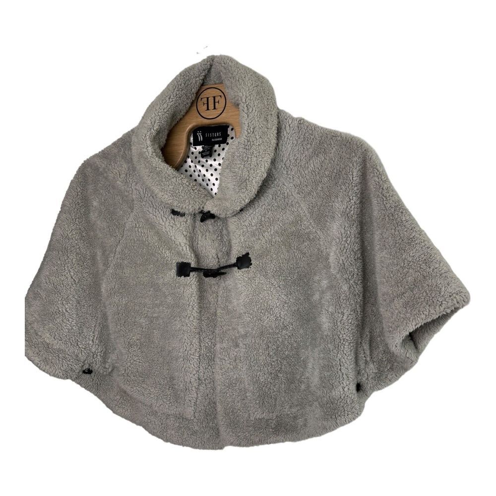 Sisters Outerwear Women's Shawl‎ Shrug Cape Poncho Gray Medium Faux Fur